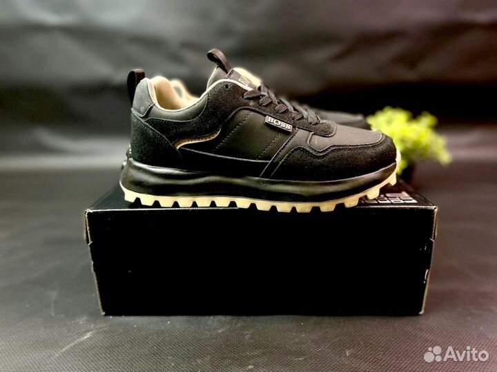 Кроссовки Boss эргономичные