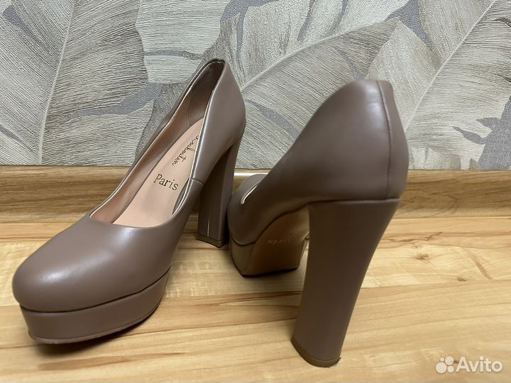 Туфли женские на каблуке 39