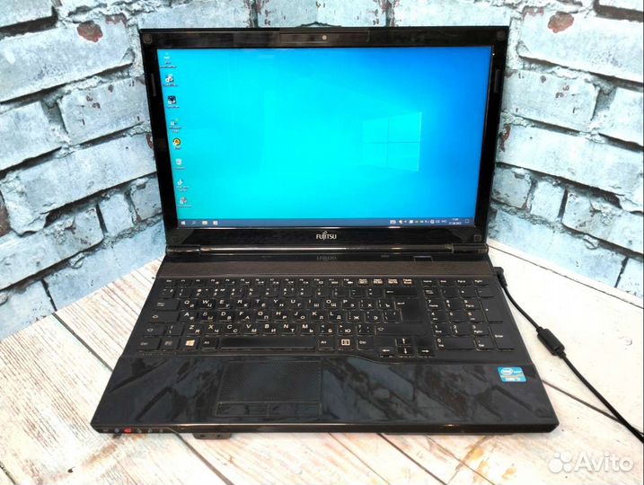 Игровой Fujitsu на i3-3110m/ GT 620M/ SSD 256