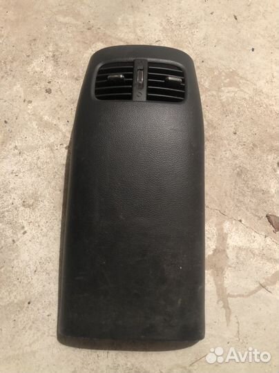 Церато 3 задняя часть центральной консоли