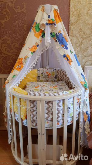 Детская кроватка с универсальным маятником