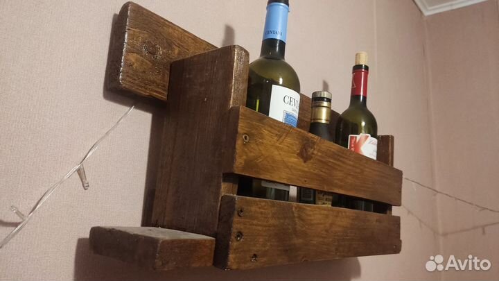 Настенная полка для вина