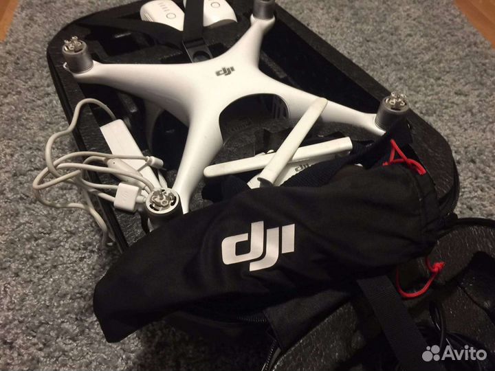Квадрокоптер dji phantom 4 + доп. батарея + кейс