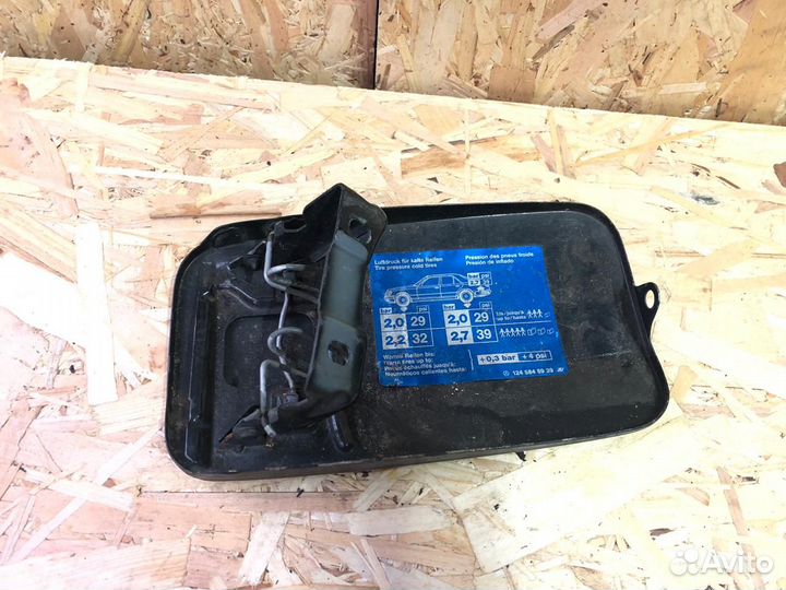 Лючок Бензобака Мерседес Е124 1995 г