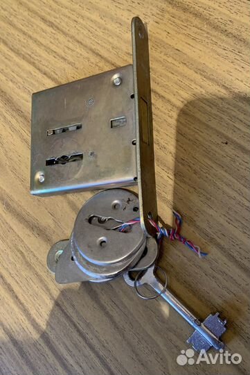 Ручка-защелка.Дверн. ручка.Накладной,врезной замок