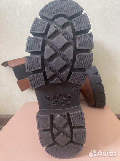 Женские ботинки