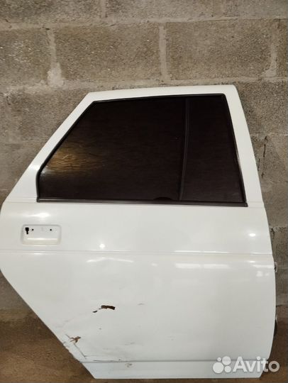 Задняя правая дверь приора