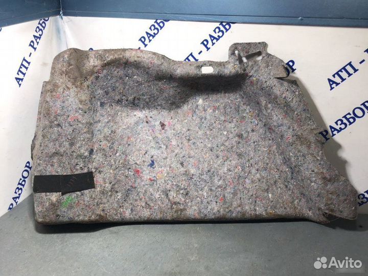 Обшивка багажника правая Ford Focus