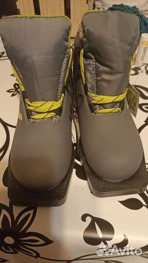 Лыжные ботинки