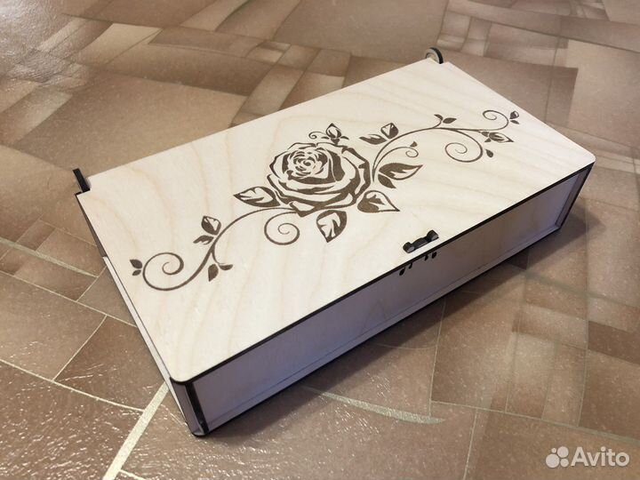 Подарочная коробка из дерева