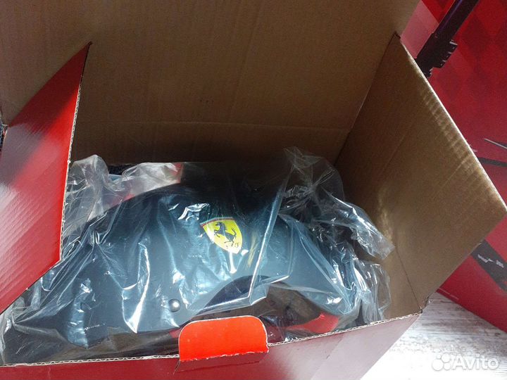 Защитный шлем ferrari