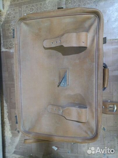 Кожаный чемодан СССР на колесах
