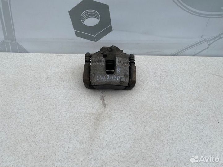 Тормозной суппорт передний правый Mercedes-Benz C