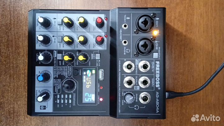 Микшерный пульт+голосовые эфекты 88 шт. 4 канала