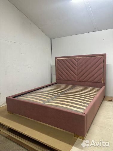 Кровать двуспальная 160x200