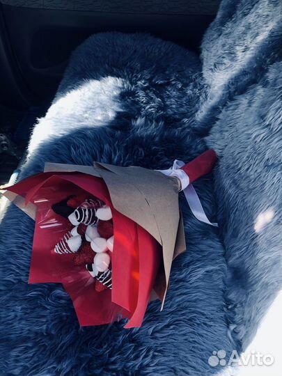 Букеты/наборы с клубникой, бананы в шоколаде