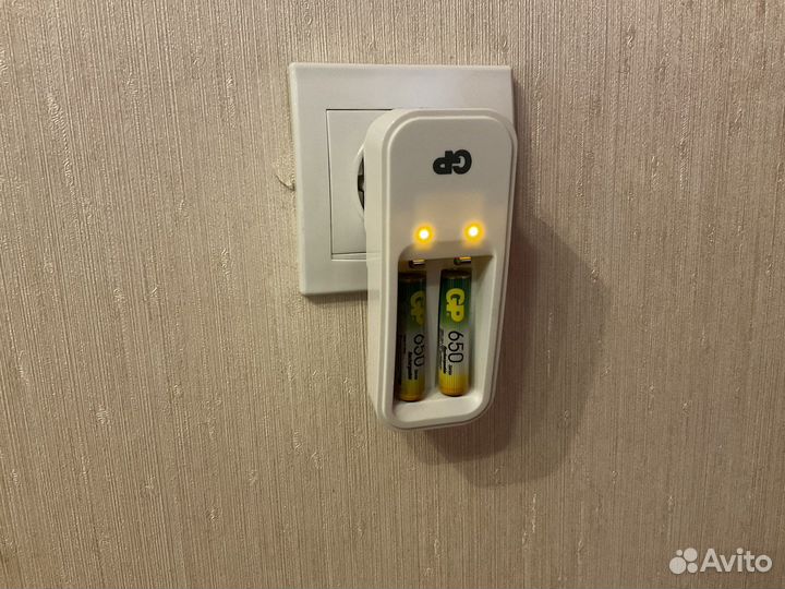 Зарядное устройство + аккумуляторы аа и ааа