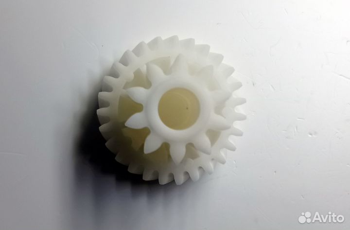 BR67001026 шестерня средняя мясорубки braun G1300