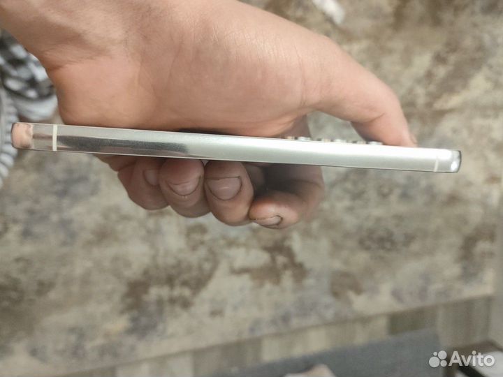 Samsung Galaxy S23, 8/256 ГБ