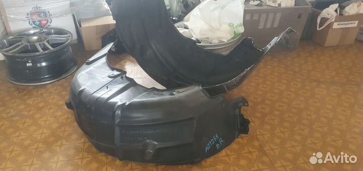 Задние пластиковые локера (подкрылки) avensis t250