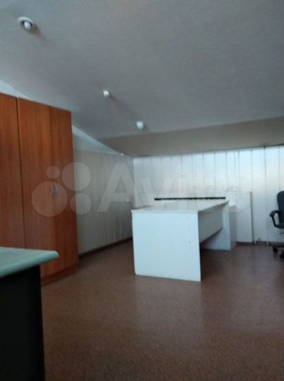 Офис на ул.Инская, метро, 4 этаж, 34 м2 - без коми