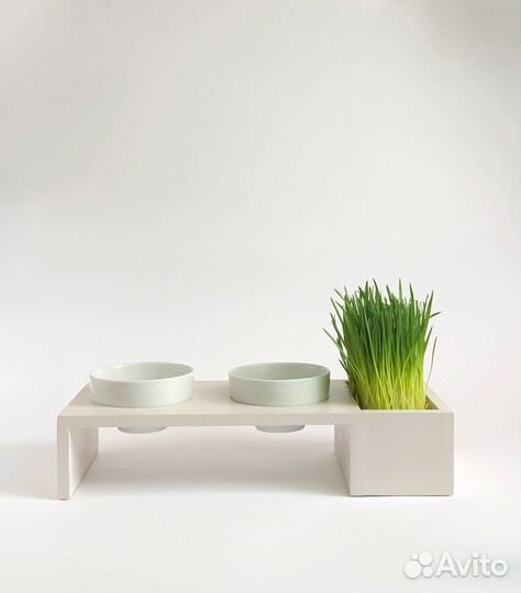 Миска для кошки на подставке двойная деревянная