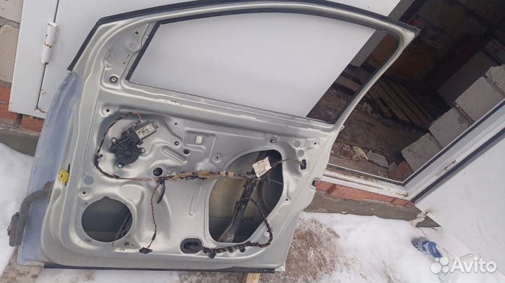 Дверь передняя правая на volkswagen polo