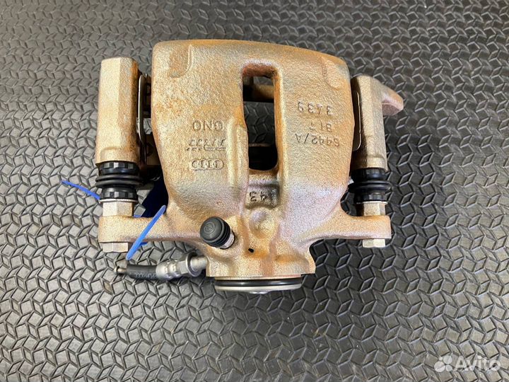 Суппорт тормозной задний левый Audi A5 8T 2010