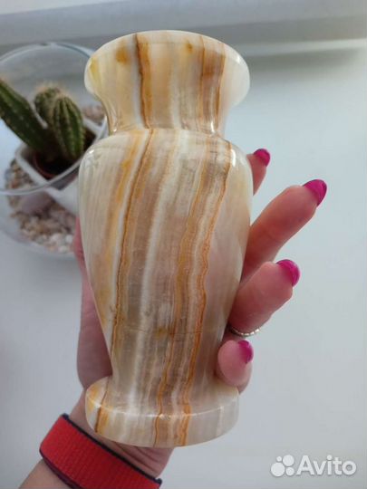 Ваза из оникса