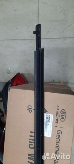 Молдинг двери пер. Л. Toyota Auris/2009