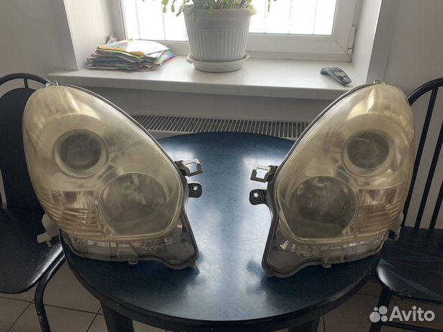 Продам передние фары на Тойота Пассо