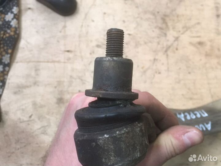 Audi a4 2014 рычаг передний правый