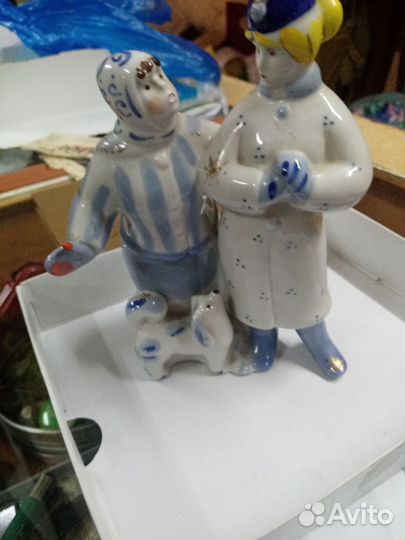 Статуэтка фарфоровая. Кумушки. СССР. Зимний вечер