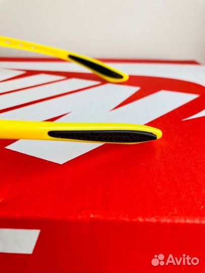 Жёлтые спортивные солнцезащитные очки