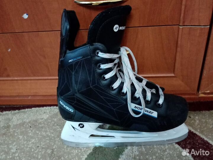 Коньки хоккейные