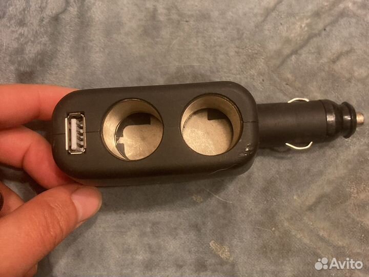 Автомобильное зарядное устройство