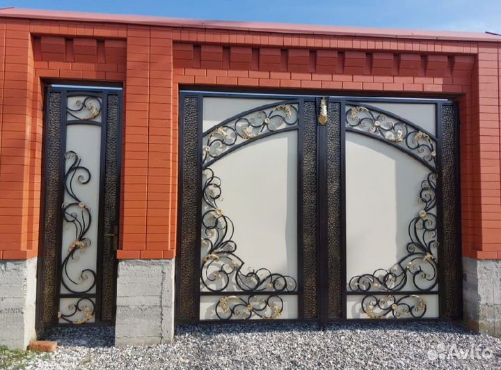 Ворота кованые ламбир