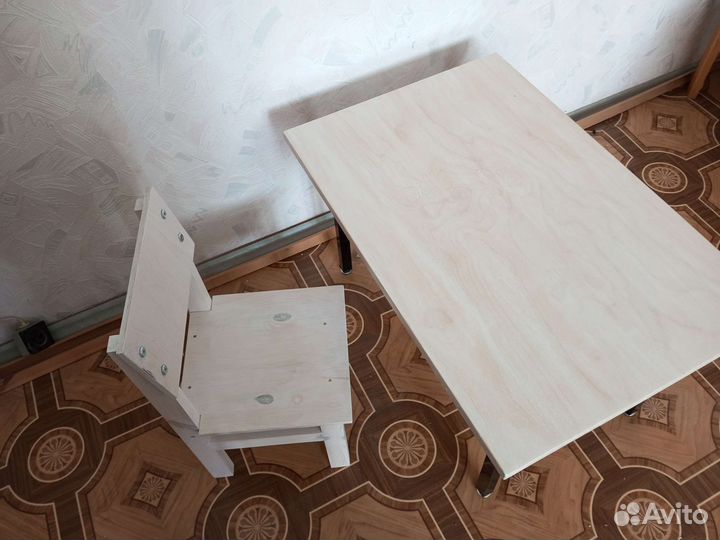 Детский стол со стулом