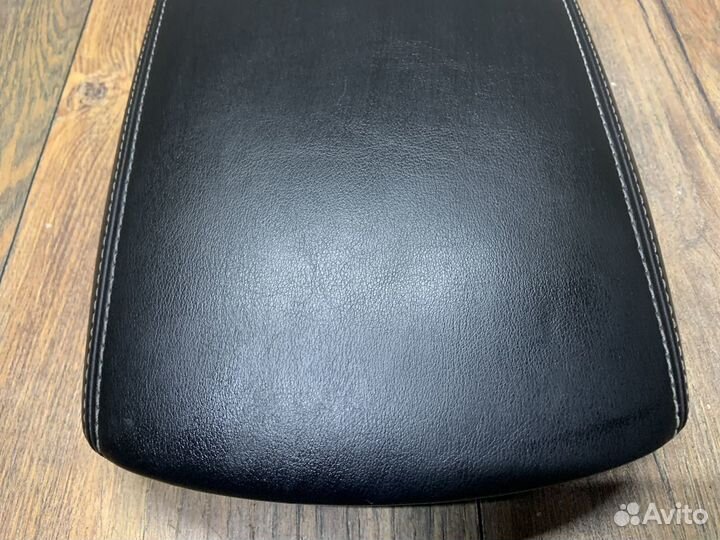 Infiniti Q50 (V37) Подлокотник