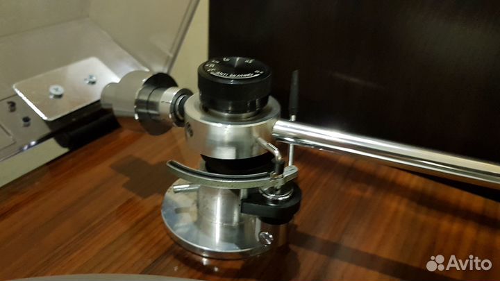 Виниловый проигрыватель Victor