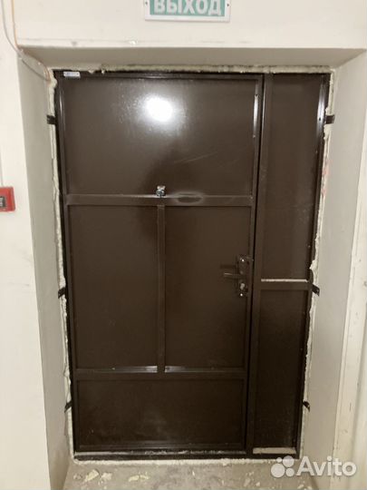 Тамбурная дверь