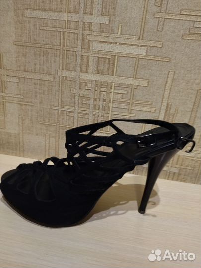 Босоножки женские 38.5-39 размер натуральная кожа