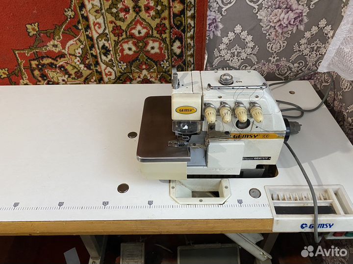 Швейная машинка оверлок