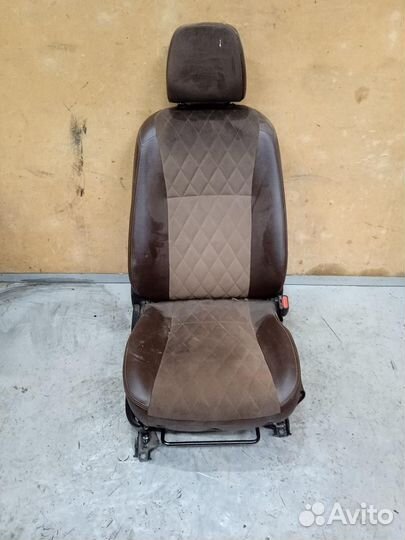 Сиденье салонное переднее правое Camry