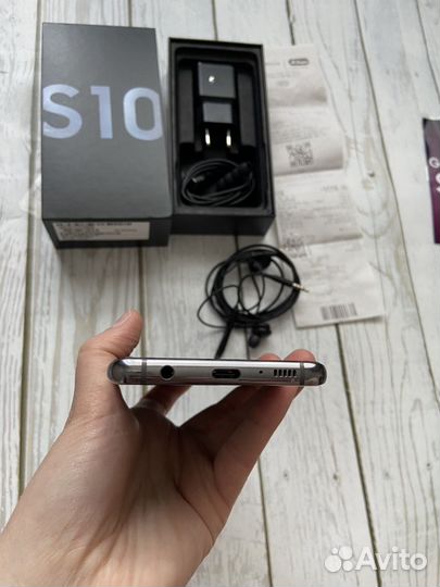 Samsung Galaxy S10, 8/128 ГБ