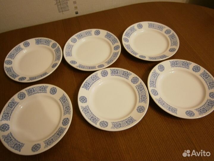 Сахарница заварники новые и тарелки разные