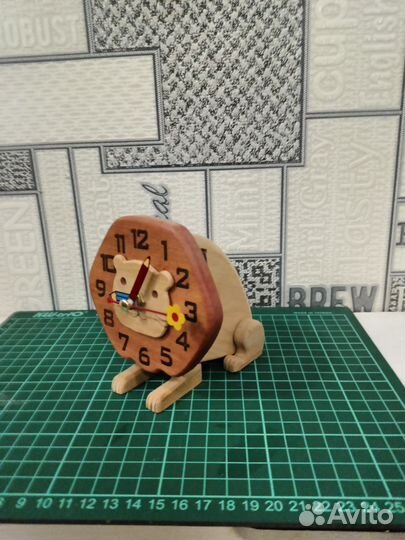 Часы настольные деревянные для интерьера