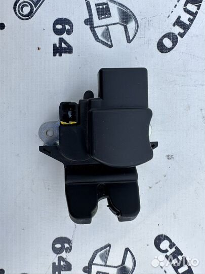 Замок крышки багажника Hyundai Solaris 1/Kia Rio 3