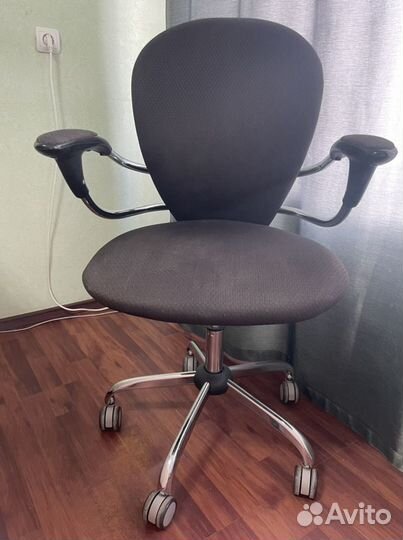 Офисное кресло