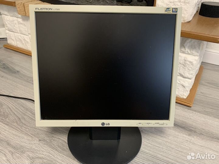 Монитор LG 17